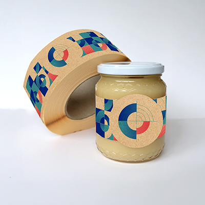 Pot en verre avec étiquette en papier kraft personnalisée